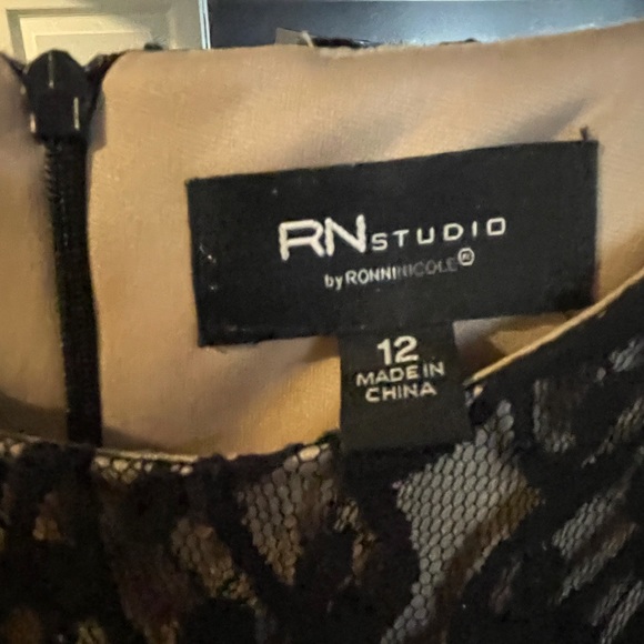 Black lace detail dress - Picture 2 of 2